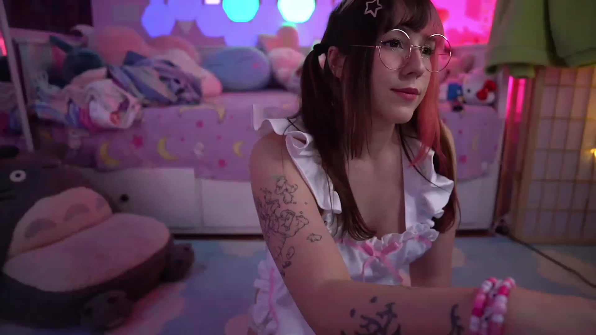Gallery image thumbnail from SugaryBunny's myfreecams stream on, 01/02/2023, 24:04 image 11 of 20