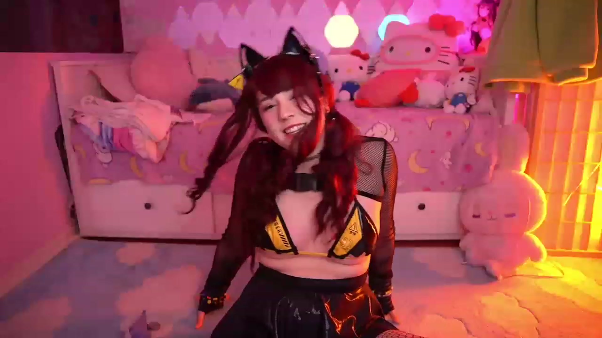 Gallery image thumbnail from SugaryBunny's myfreecams stream on, 01/06/2023, 24:06 image 18 of 20