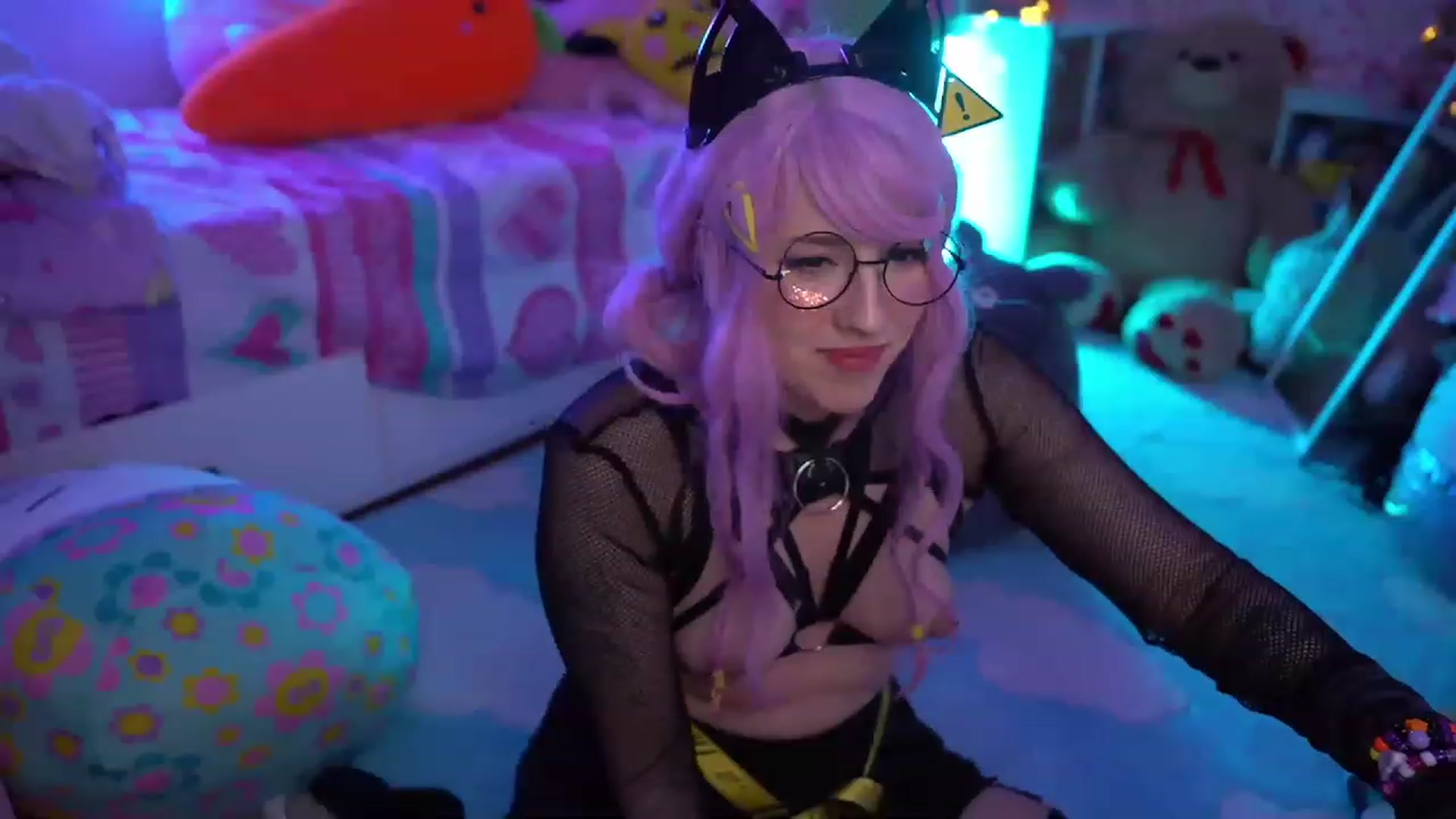 Gallery image thumbnail from SugaryBunny's myfreecams stream on, 01/29/2023, 24:02 image 18 of 20