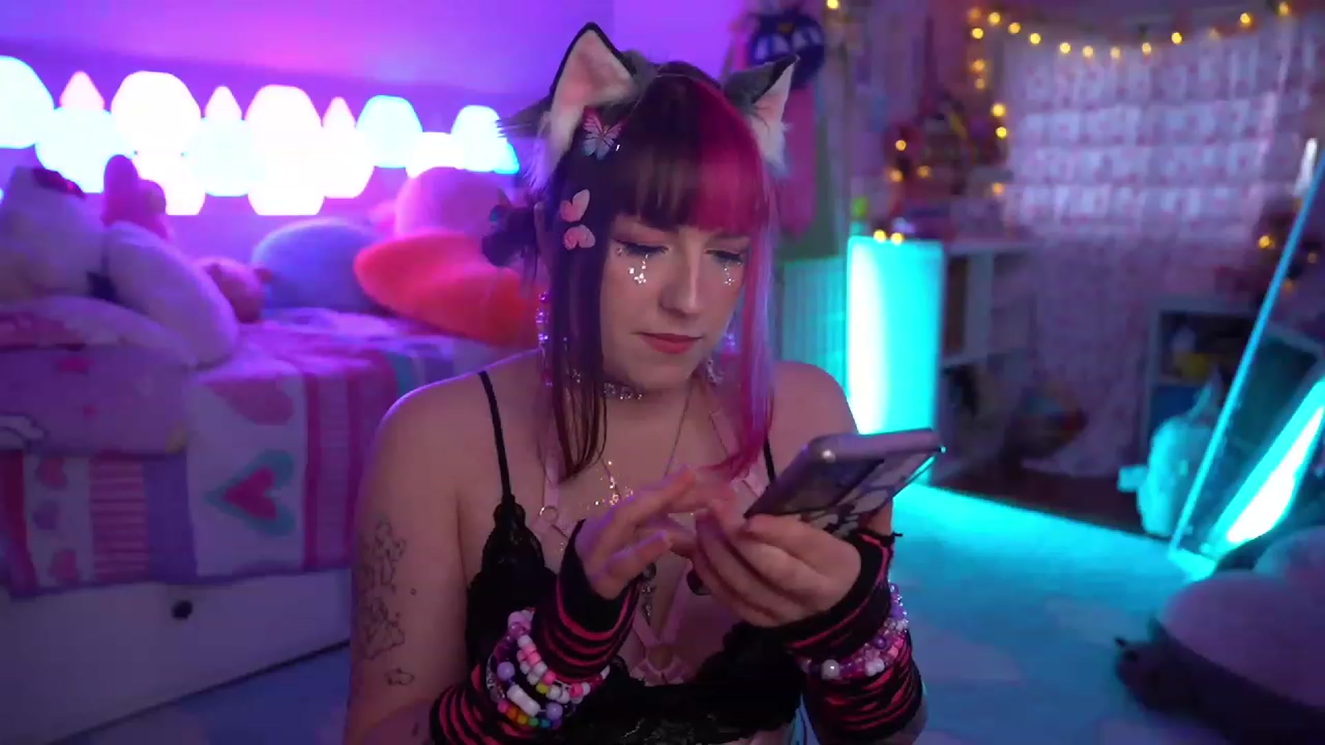 Gallery image thumbnail from SugaryBunny's myfreecams stream on, 02/04/2023, 22:59 image 18 of 20