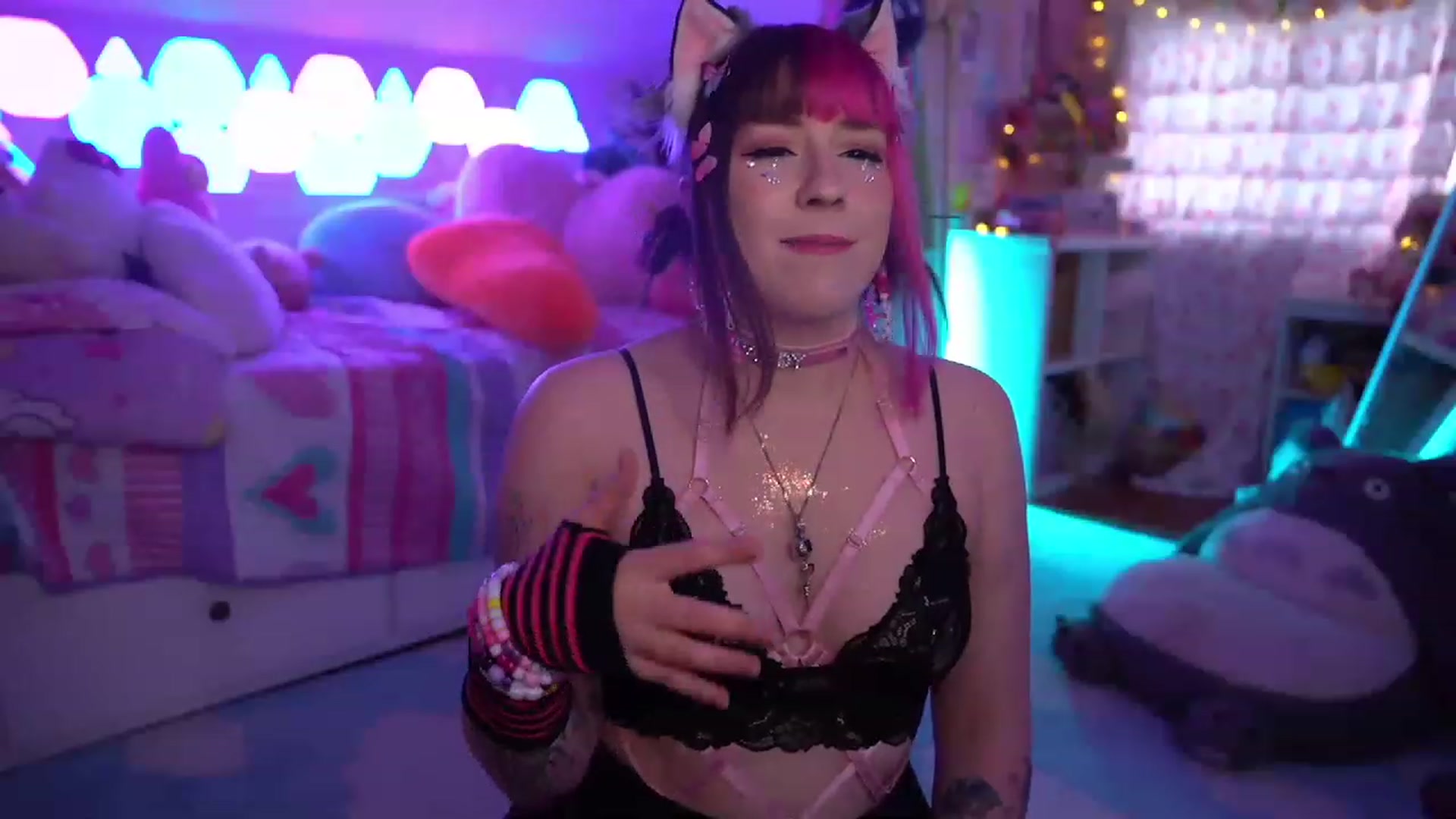 Gallery image thumbnail from SugaryBunny's myfreecams stream on, 02/04/2023, 22:59 image 16 of 20