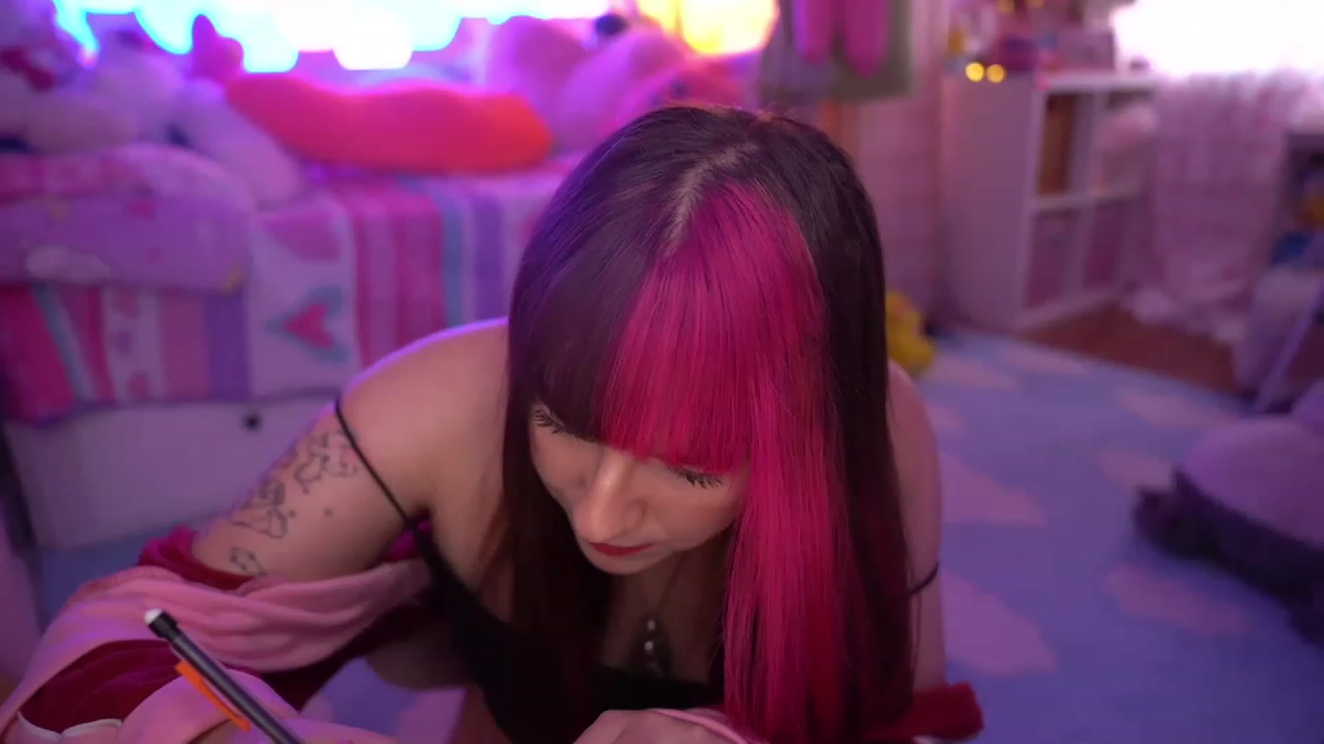 Gallery image thumbnail from SugaryBunny's myfreecams stream on, 02/05/2023, 22:48 image 1 of 20