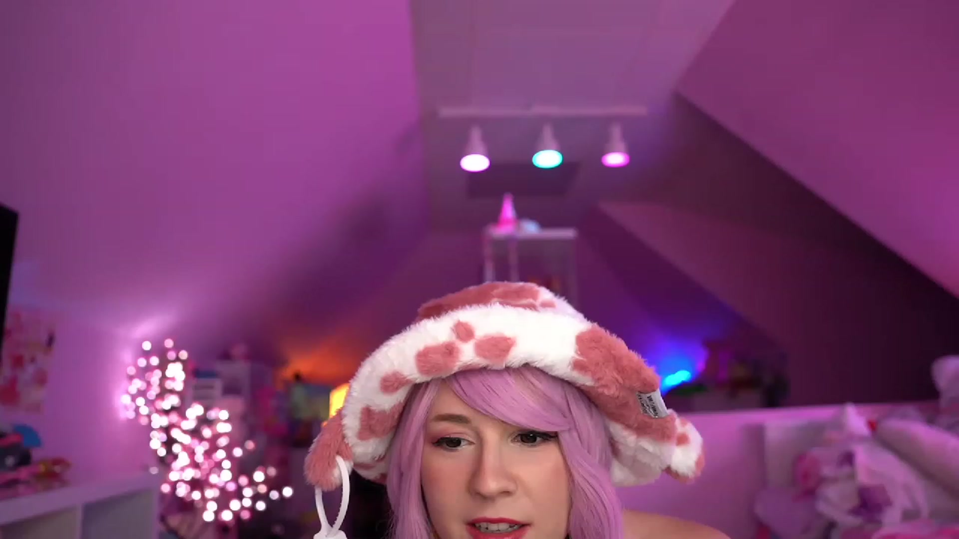 Gallery image thumbnail from SugaryBunny's myfreecams stream on, 02/12/2023, 24:03 image 8 of 20