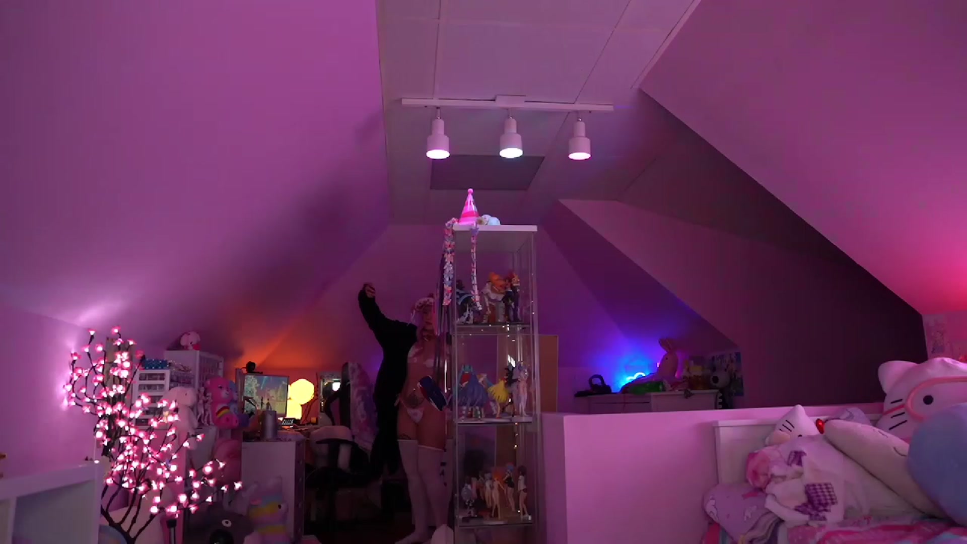 Gallery image thumbnail from SugaryBunny's myfreecams stream on, 02/12/2023, 24:03 image 15 of 20
