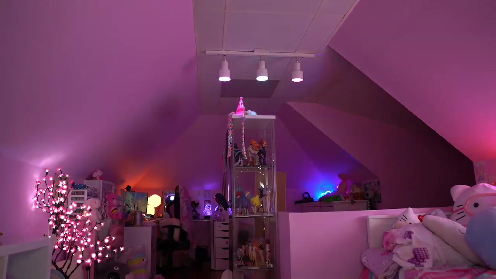 Gallery image thumbnail from SugaryBunny's myfreecams stream on, 02/12/2023, 24:03 image 16 of 20