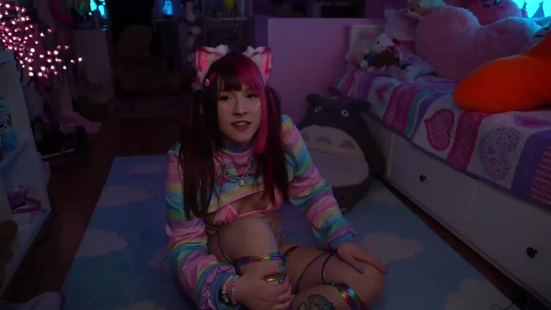 Gallery image thumbnail from SugaryBunny's myfreecams stream on, 02/19/2023, 23:53 image 10 of 20