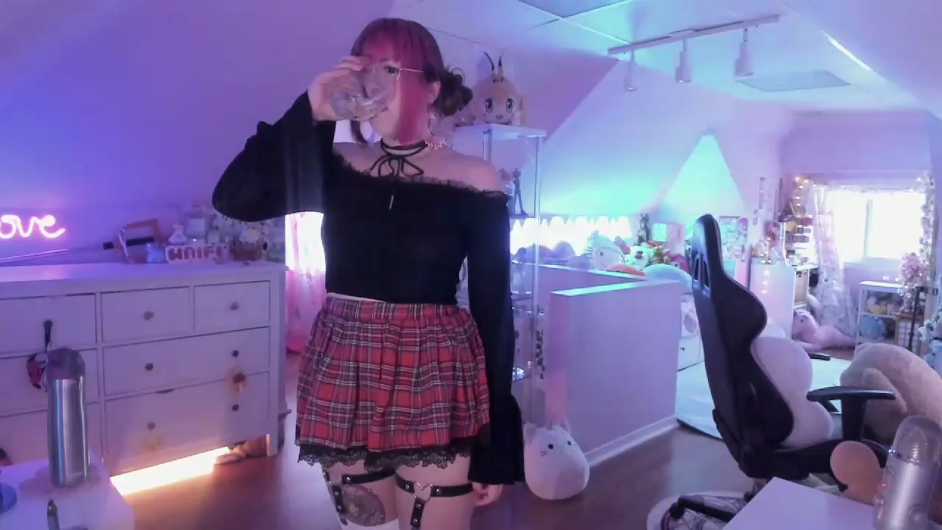 Gallery image thumbnail from SugaryBunny's myfreecams stream on, 03/03/2023, 21:37 image 3 of 20