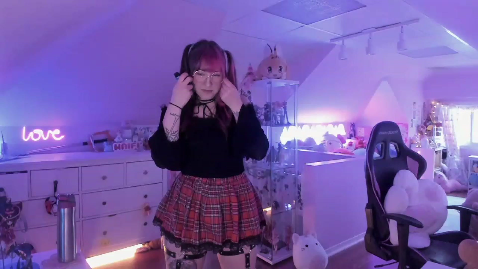 Gallery image thumbnail from SugaryBunny's myfreecams stream on, 03/03/2023, 21:37 image 8 of 20