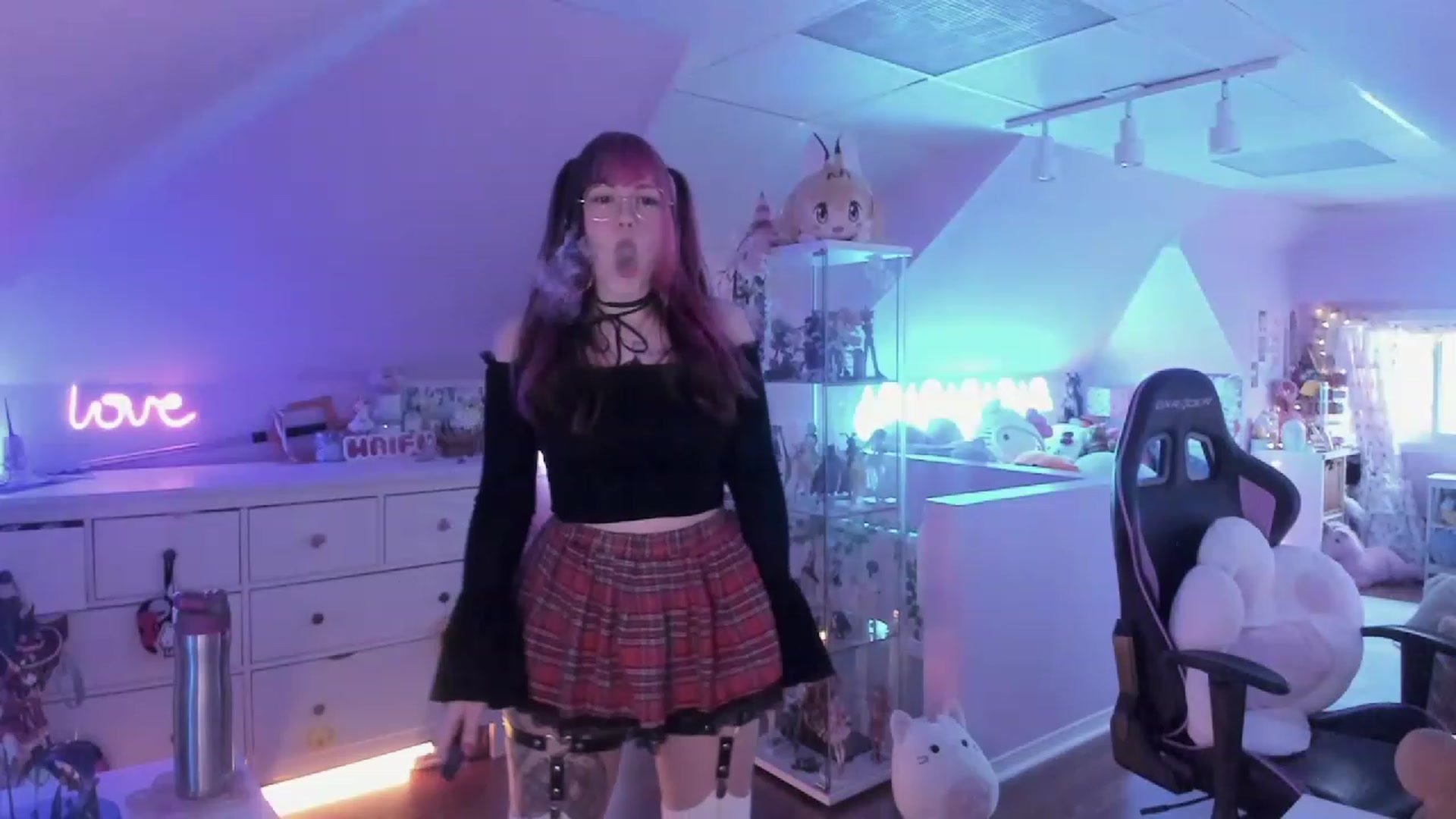 Gallery image thumbnail from SugaryBunny's myfreecams stream on, 03/03/2023, 21:37 image 10 of 20