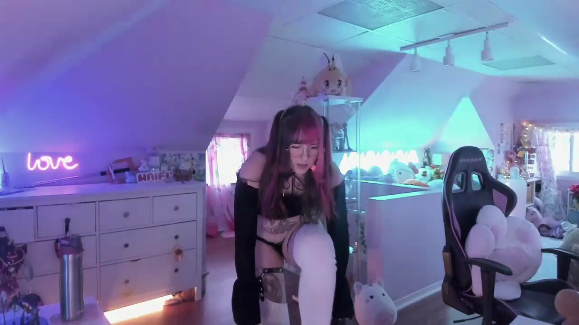 Gallery image thumbnail from SugaryBunny's myfreecams stream on, 03/03/2023, 21:37 image 12 of 20