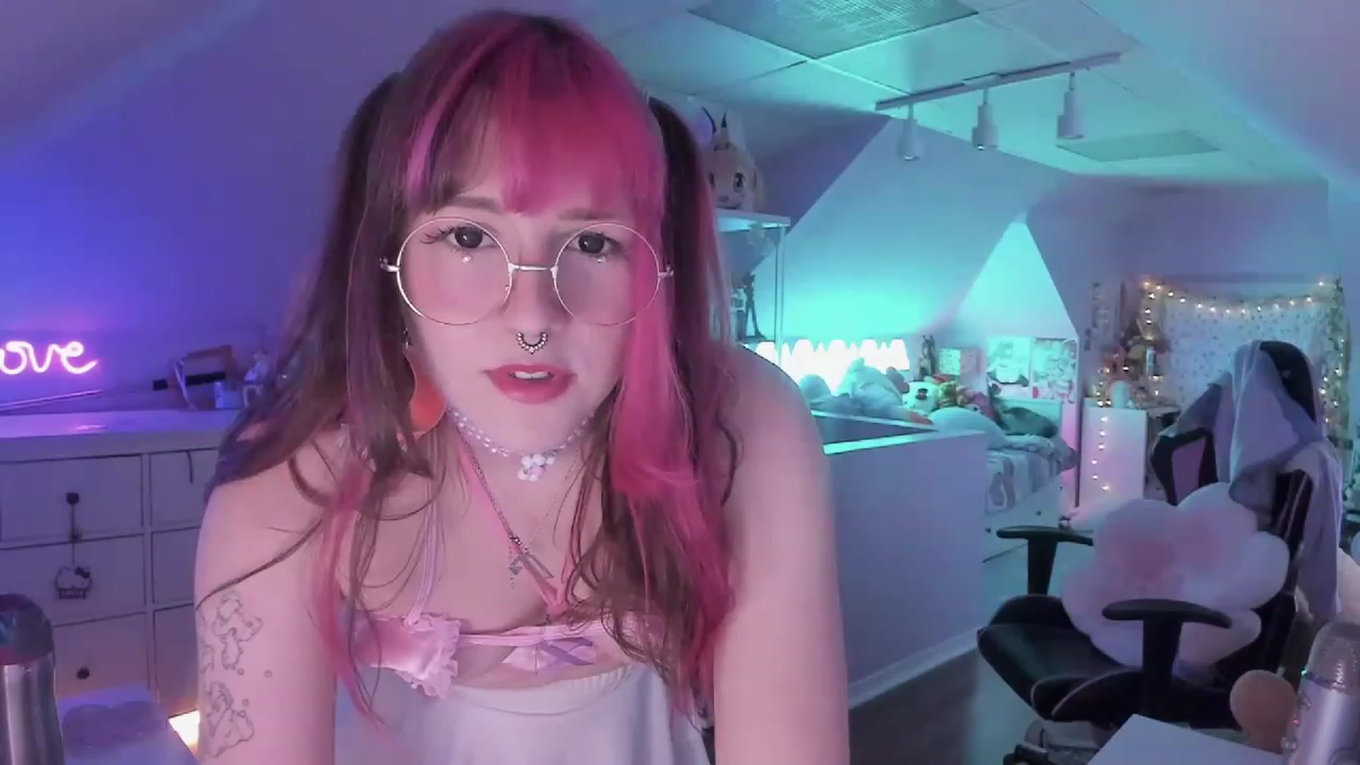 Gallery image thumbnail from SugaryBunny's myfreecams stream on, 03/03/2023, 22:51 image 20 of 20