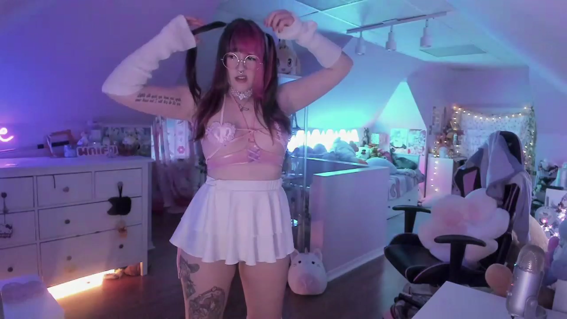 Gallery image thumbnail from SugaryBunny's myfreecams stream on, 03/03/2023, 22:51 image 15 of 20