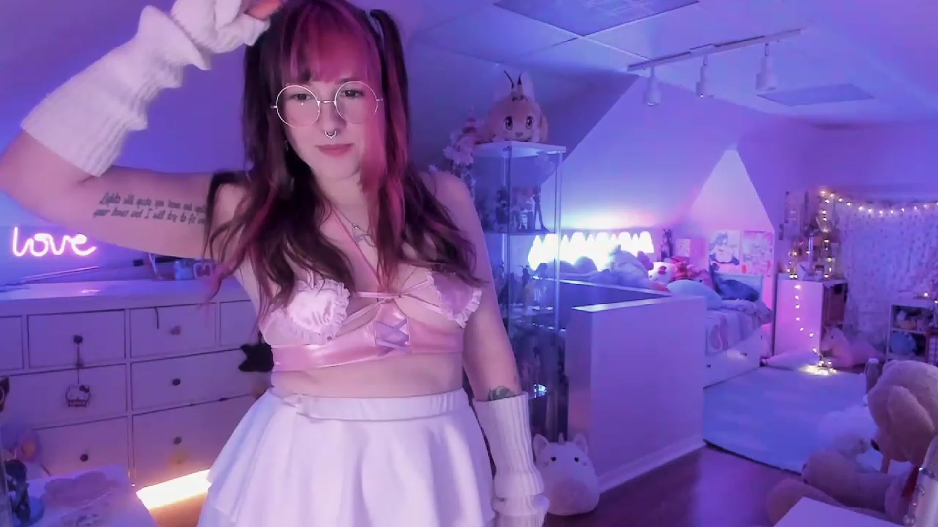 Gallery image thumbnail from SugaryBunny's myfreecams stream on, 03/03/2023, 23:54 image 19 of 20