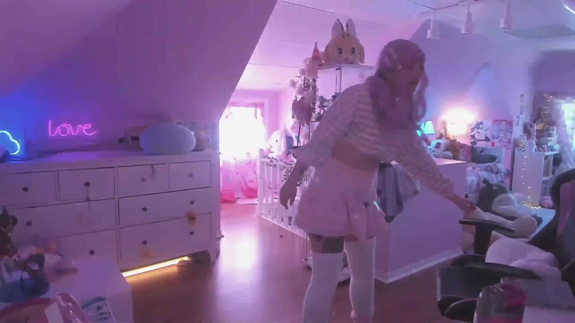Gallery image thumbnail from SugaryBunny's myfreecams stream on, 03/07/2023, 18:38 image 9 of 20