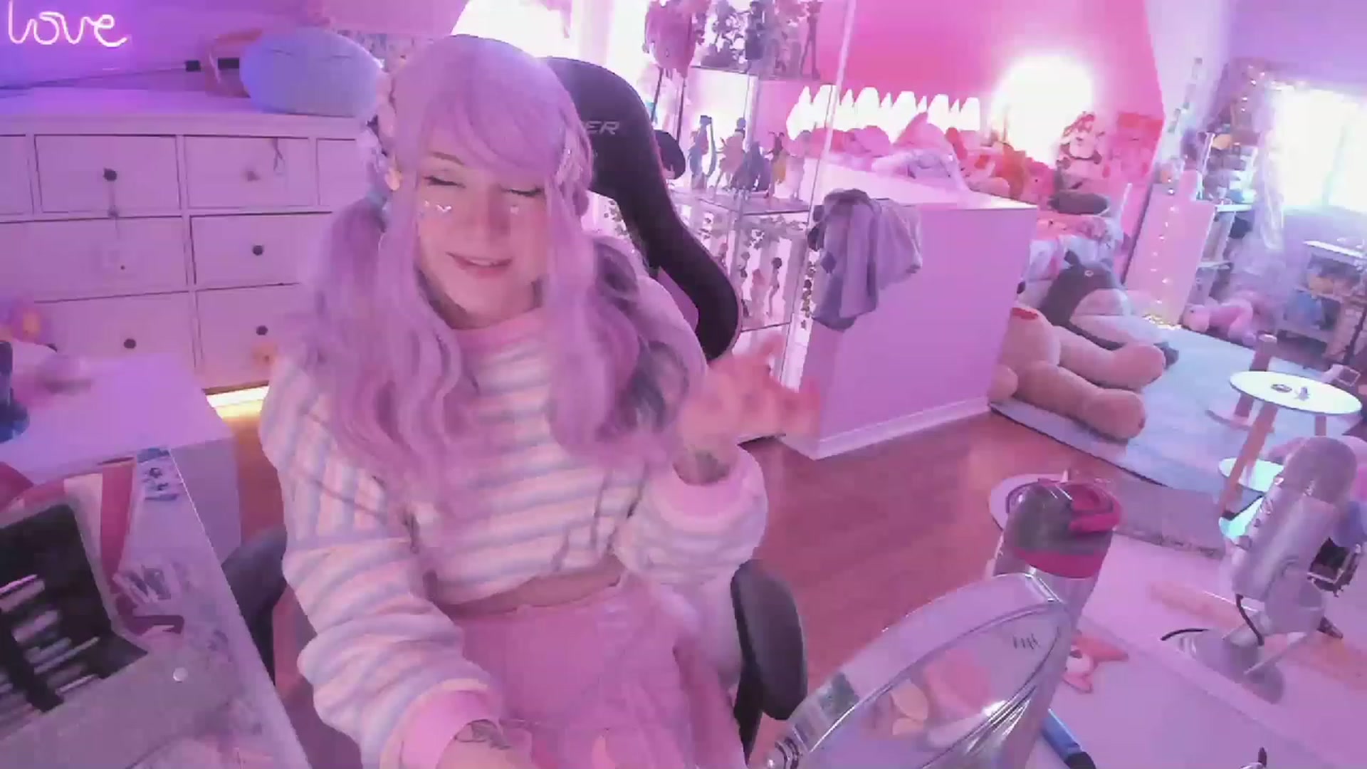Gallery image thumbnail from SugaryBunny's myfreecams stream on, 03/07/2023, 18:38 image 12 of 20