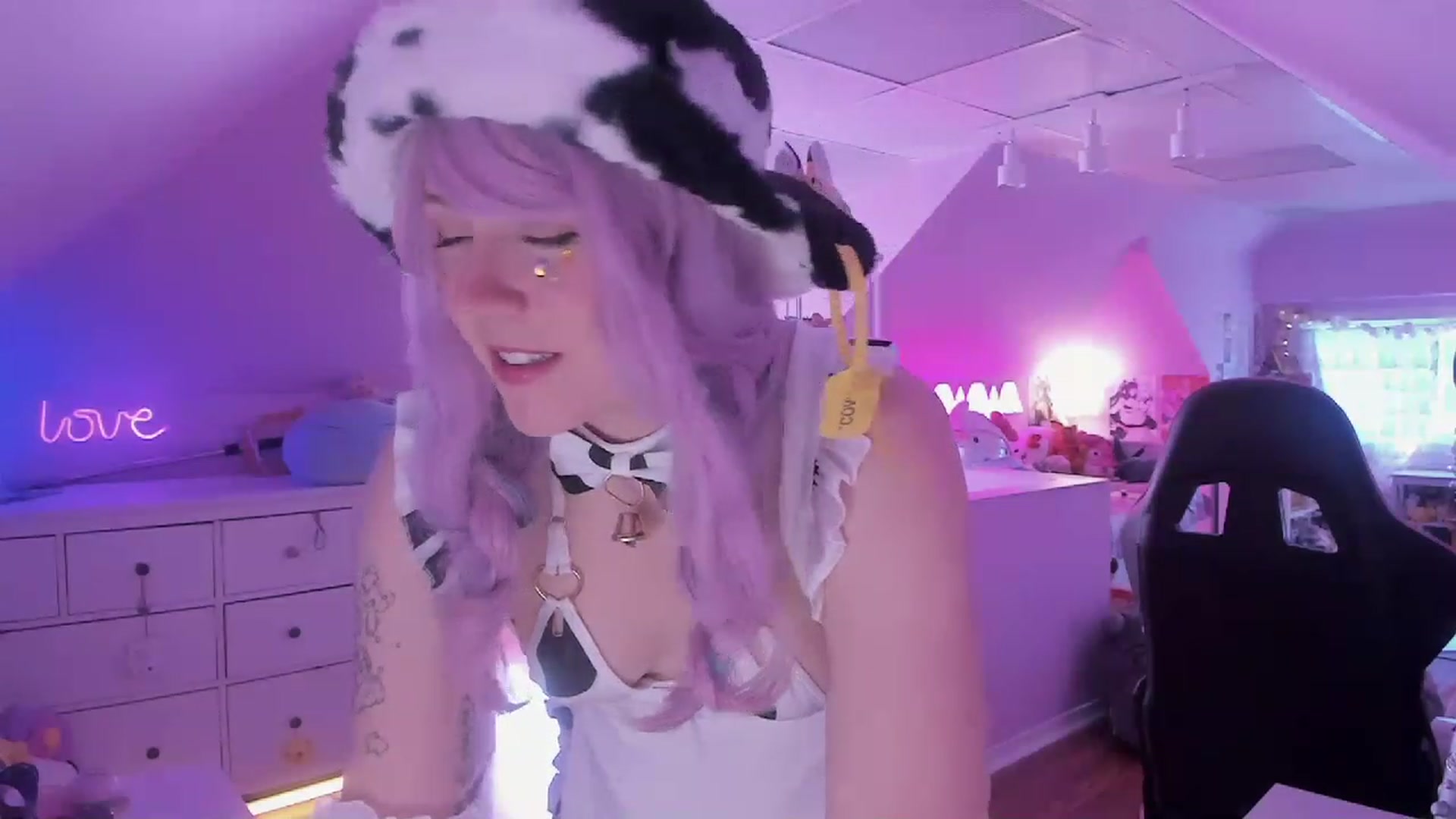 Gallery image thumbnail from SugaryBunny's myfreecams stream on, 03/07/2023, 20:02 image 18 of 20