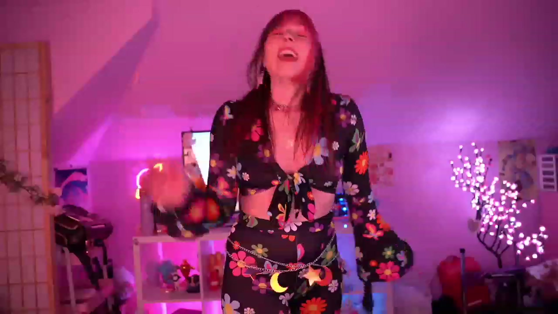 Gallery image thumbnail from SugaryBunny's myfreecams stream on, 03/19/2023, 02:53 image 12 of 20