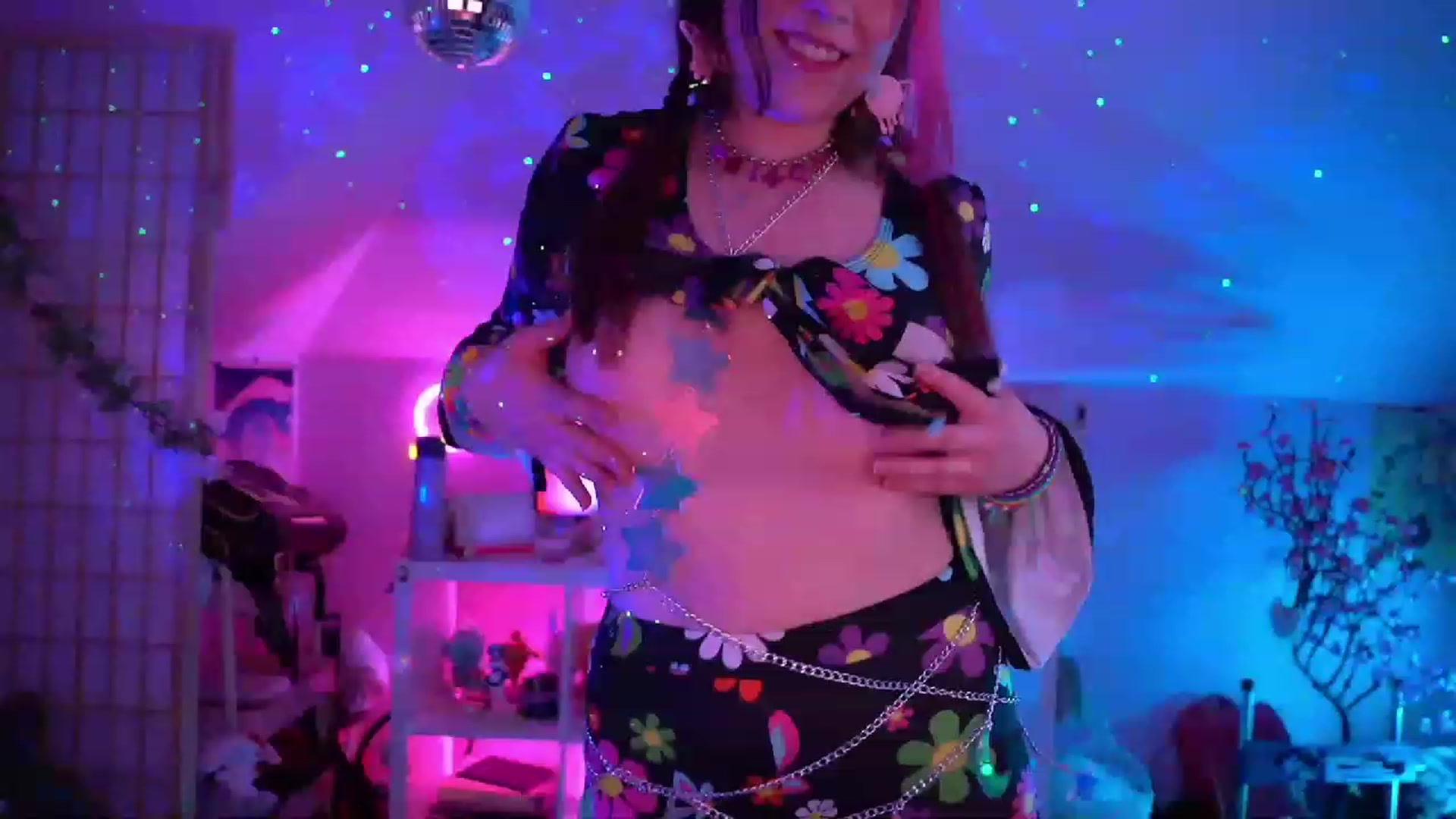 Gallery image thumbnail from SugaryBunny's myfreecams stream on, 03/19/2023, 04:41 image 2 of 20