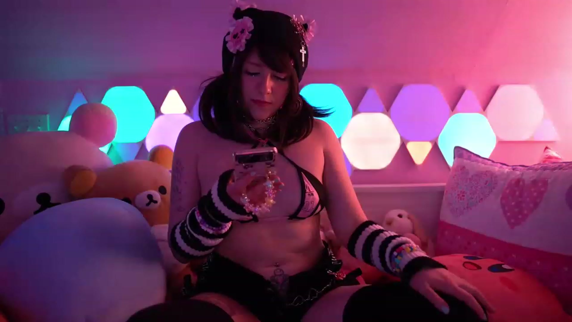 Gallery image thumbnail from SugaryBunny's myfreecams stream on, 03/31/2023, 24:47 image 16 of 20