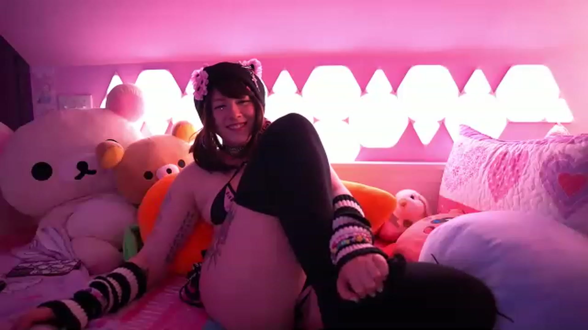 Gallery image thumbnail from SugaryBunny's myfreecams stream on, 03/31/2023, 24:47 image 14 of 20