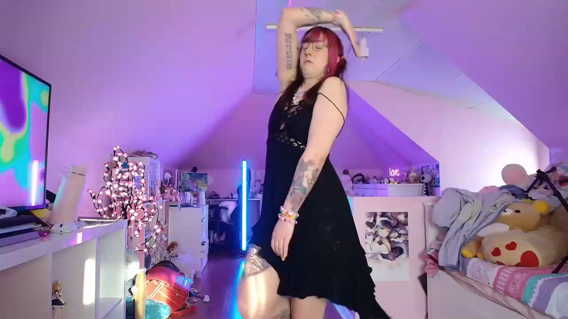 Gallery image thumbnail from SugaryBunny's myfreecams stream on, 04/14/2023, 24:21 image 4 of 20