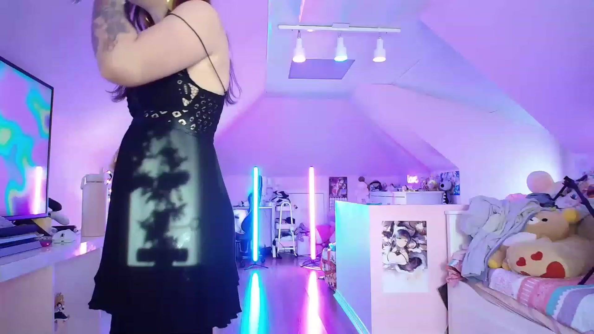 Gallery image thumbnail from SugaryBunny's myfreecams stream on, 04/14/2023, 24:21 image 10 of 20