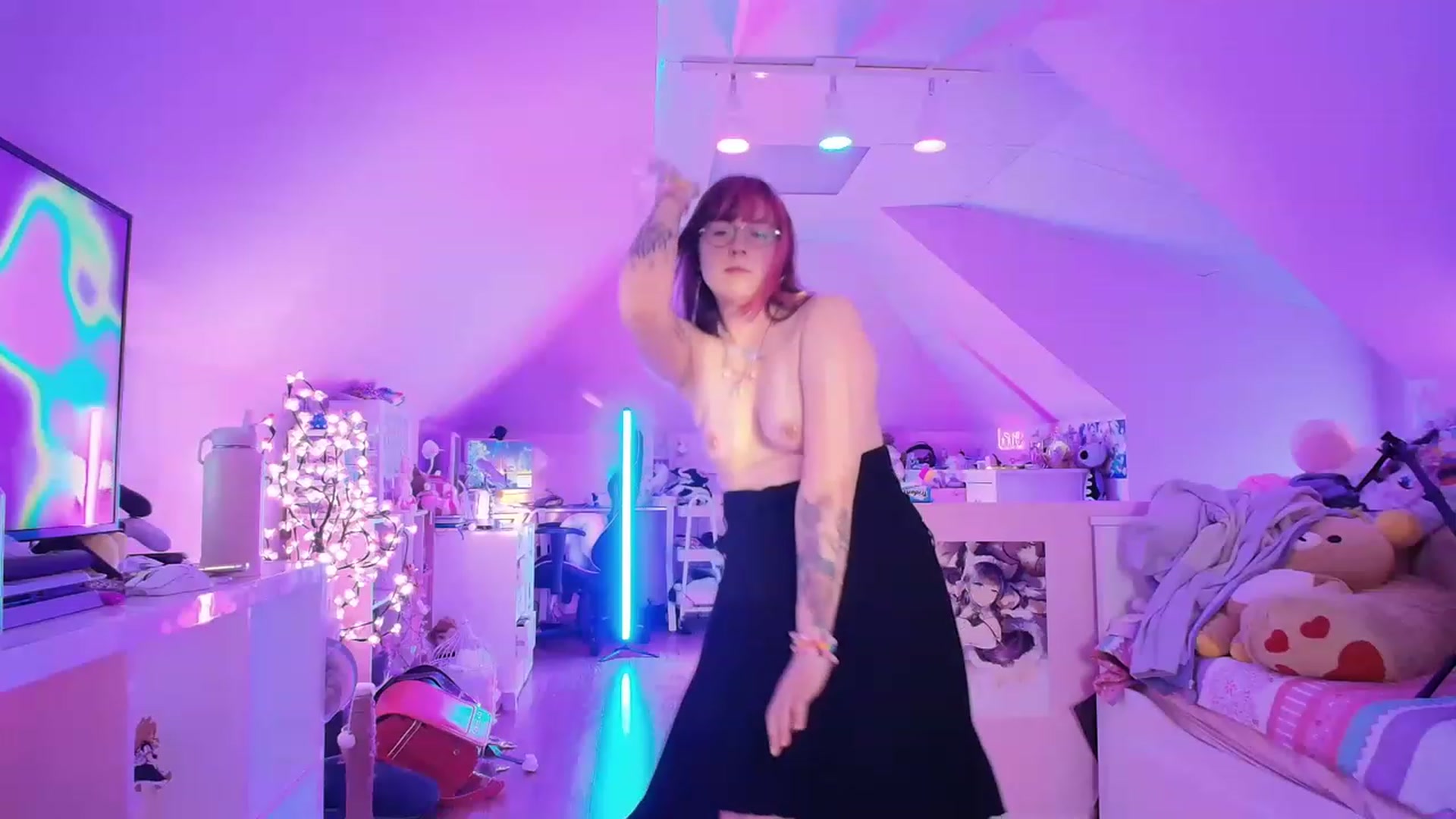Gallery image thumbnail from SugaryBunny's myfreecams stream on, 04/14/2023, 24:21 image 15 of 20