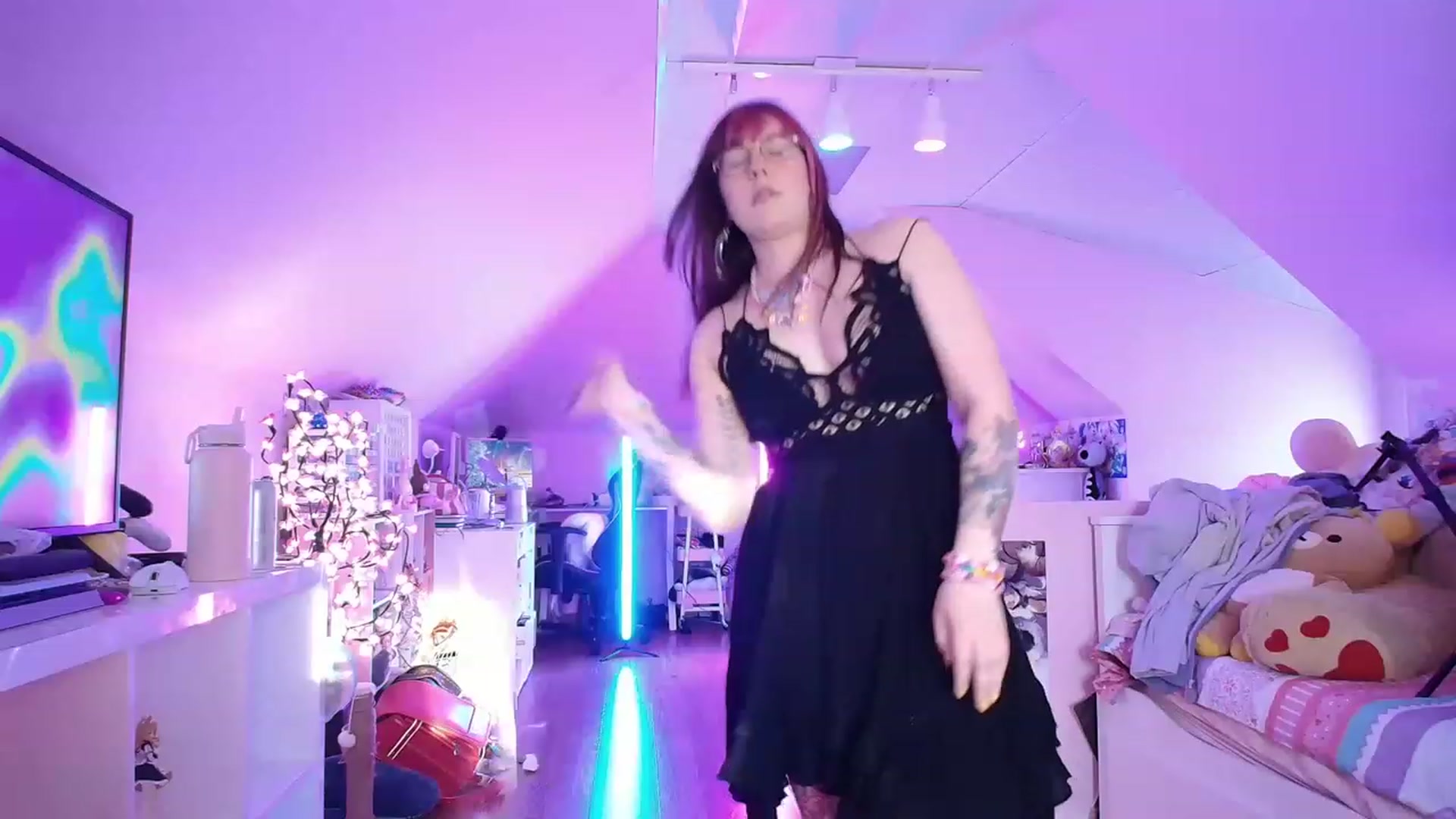 Gallery image thumbnail from SugaryBunny's myfreecams stream on, 04/14/2023, 24:21 image 8 of 20