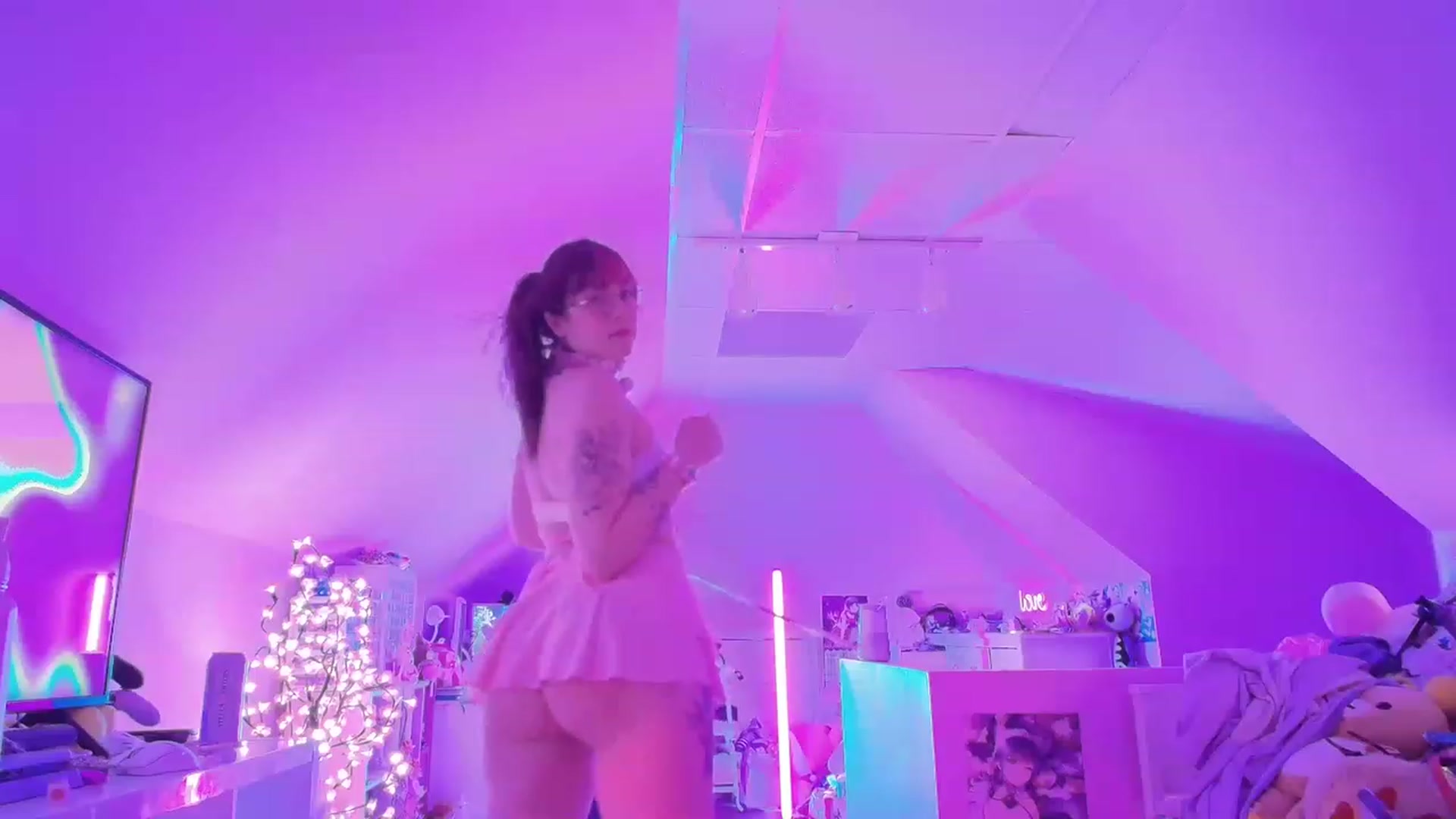 Gallery image thumbnail from SugaryBunny's myfreecams stream on, 04/14/2023, 24:53 image 10 of 20