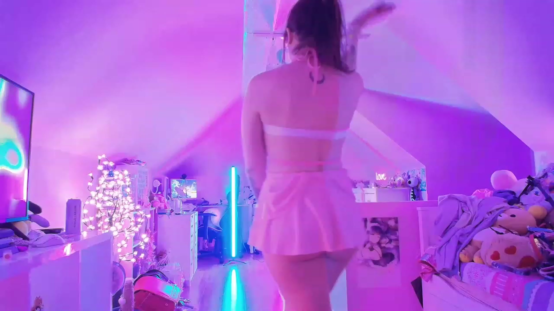 Gallery image thumbnail from SugaryBunny's myfreecams stream on, 04/14/2023, 24:53 image 17 of 20