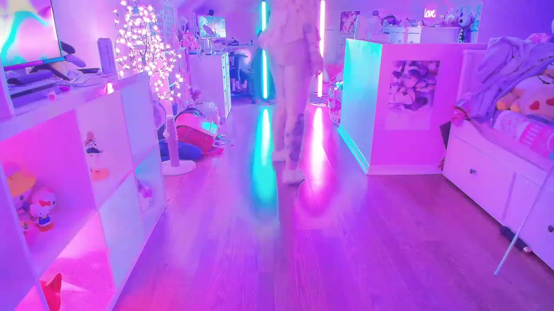 Gallery image thumbnail from SugaryBunny's myfreecams stream on, 04/14/2023, 24:53 image 18 of 20