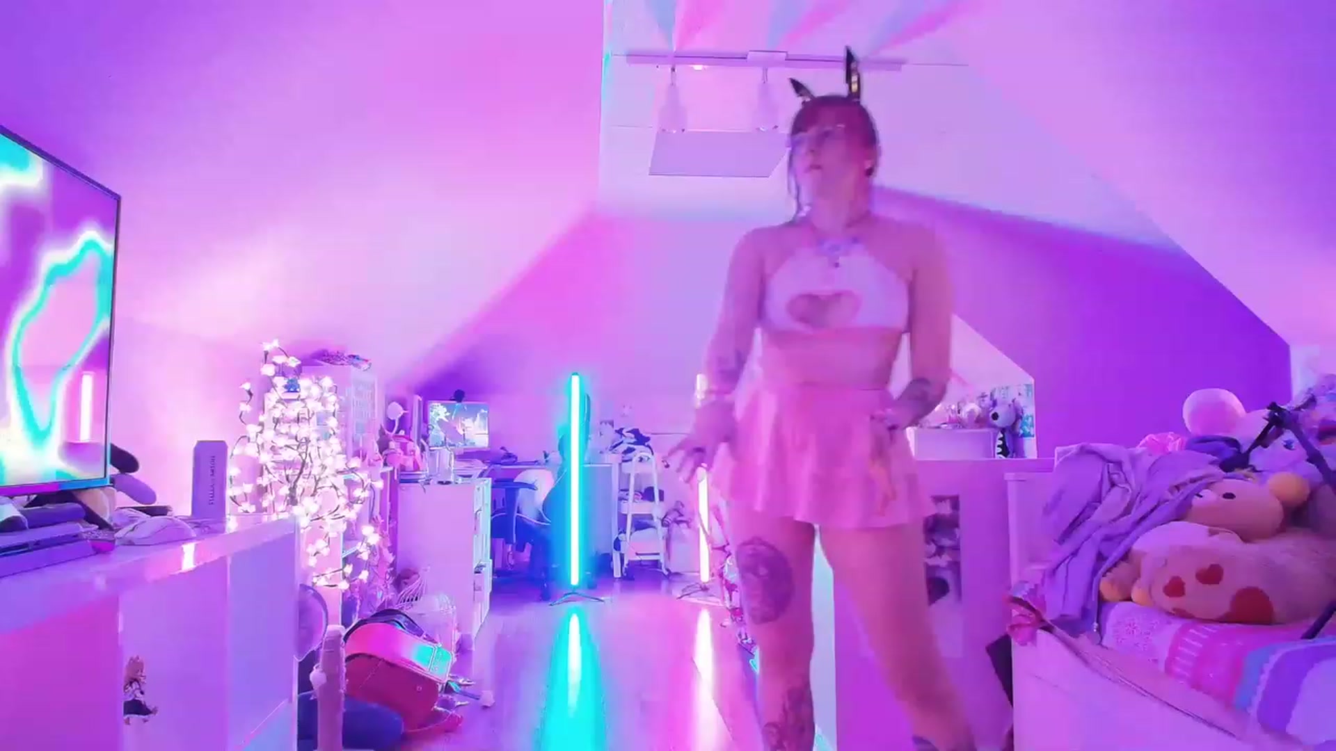 Gallery image thumbnail from SugaryBunny's myfreecams stream on, 04/14/2023, 24:53 image 6 of 20