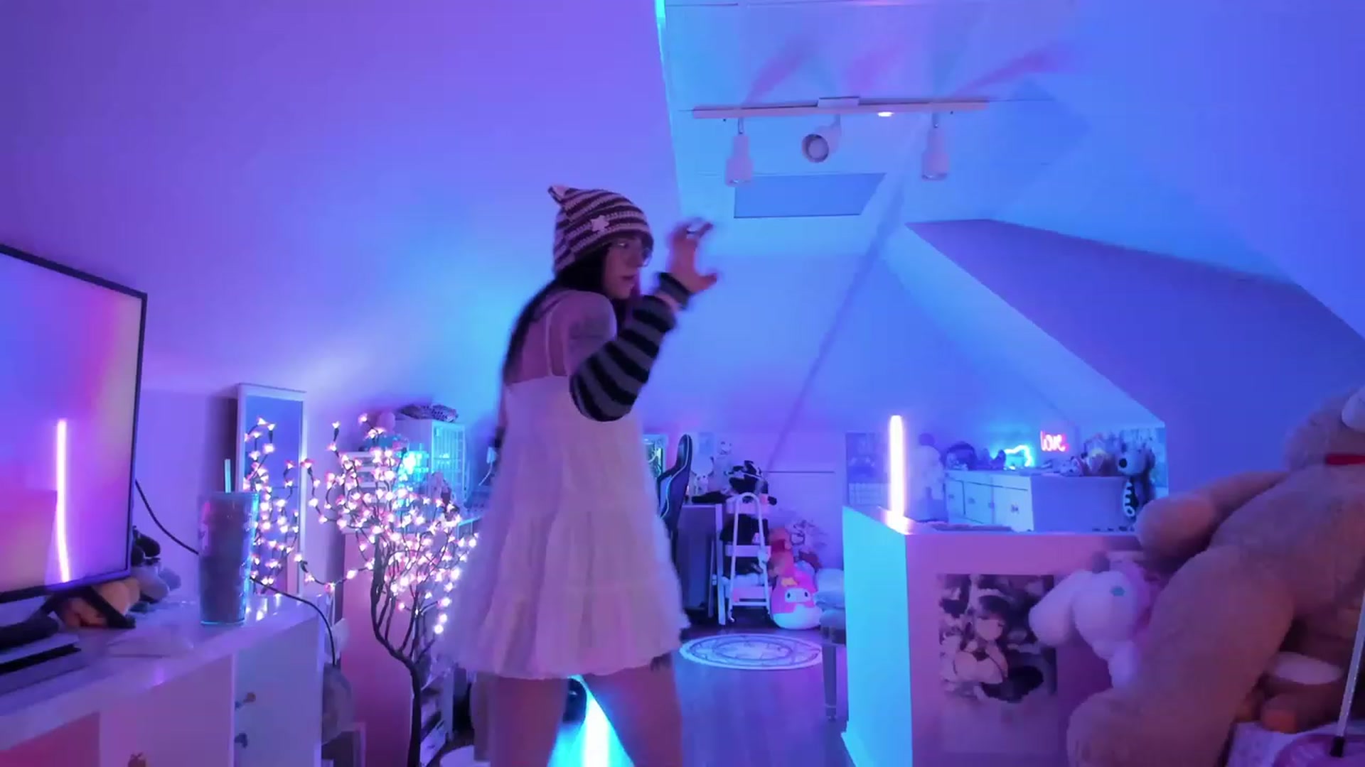 Gallery image thumbnail from SugaryBunny's myfreecams stream on, 04/21/2023, 24:01 image 16 of 20