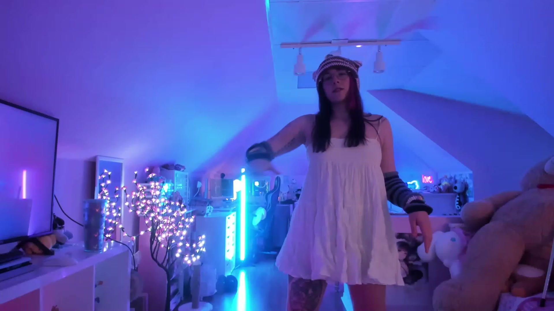 Gallery image thumbnail from SugaryBunny's myfreecams stream on, 04/21/2023, 24:01 image 13 of 20