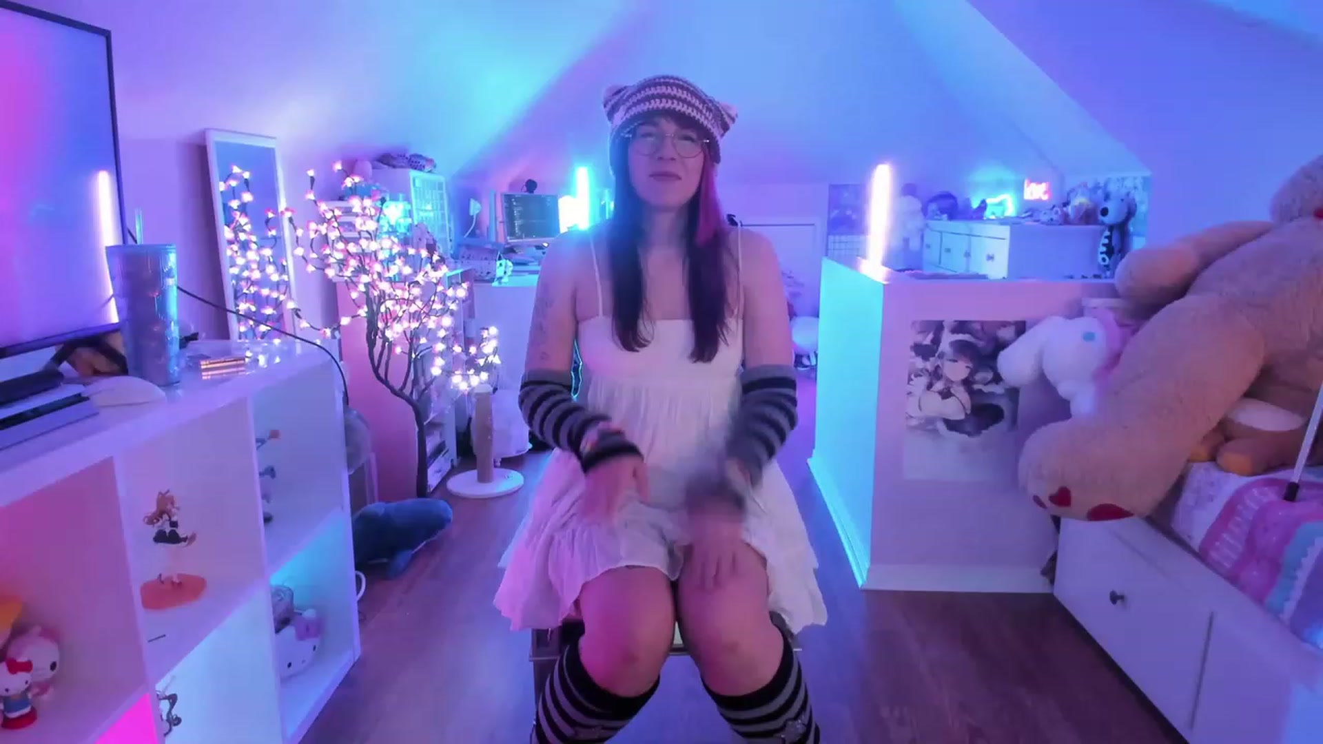 Gallery image thumbnail from SugaryBunny's myfreecams stream on, 04/21/2023, 24:01 image 6 of 20