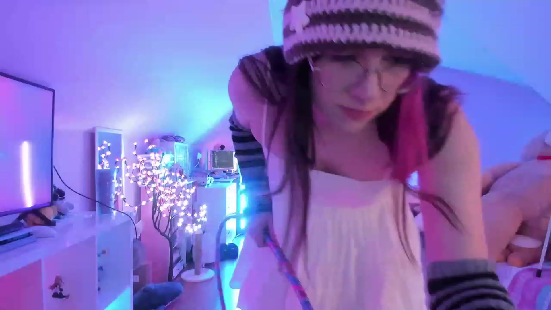 Gallery image thumbnail from SugaryBunny's myfreecams stream on, 04/21/2023, 24:01 image 12 of 20