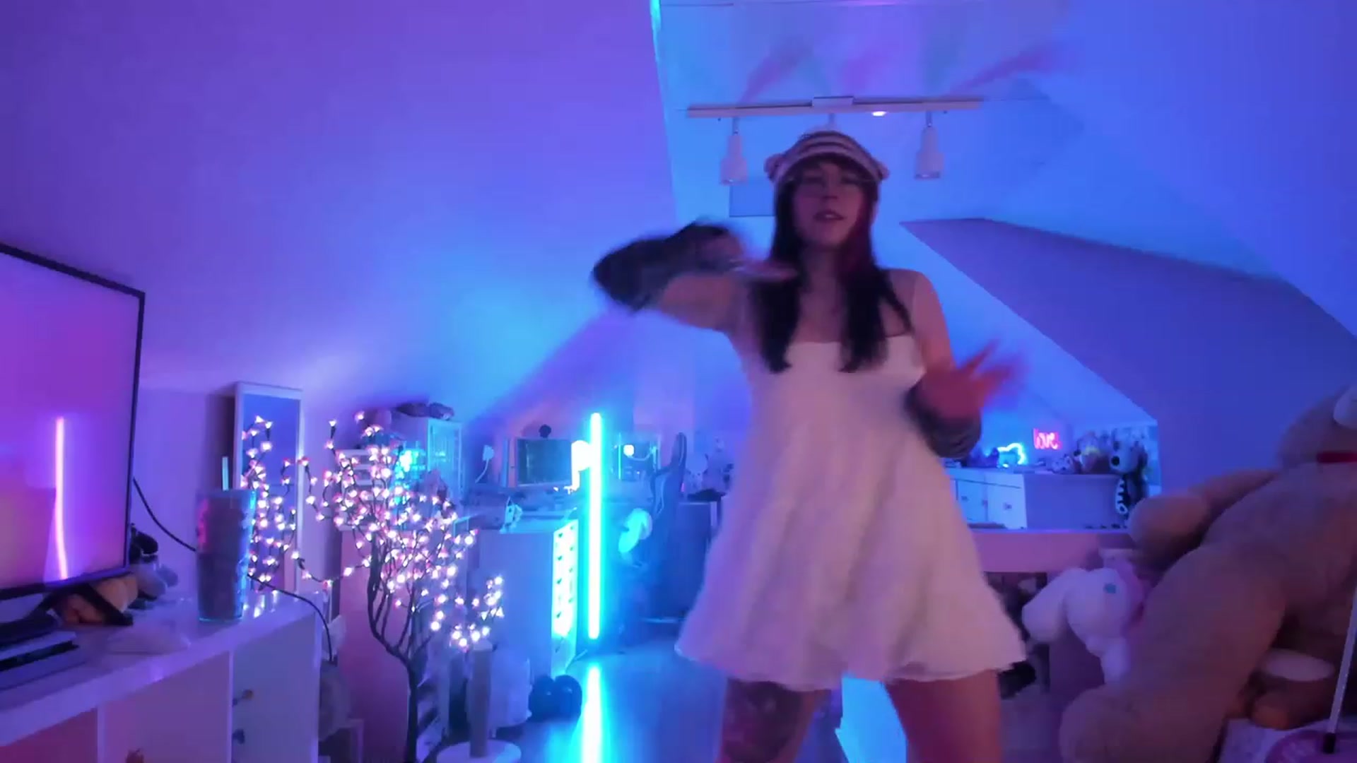 Gallery image thumbnail from SugaryBunny's myfreecams stream on, 04/21/2023, 24:01 image 14 of 20
