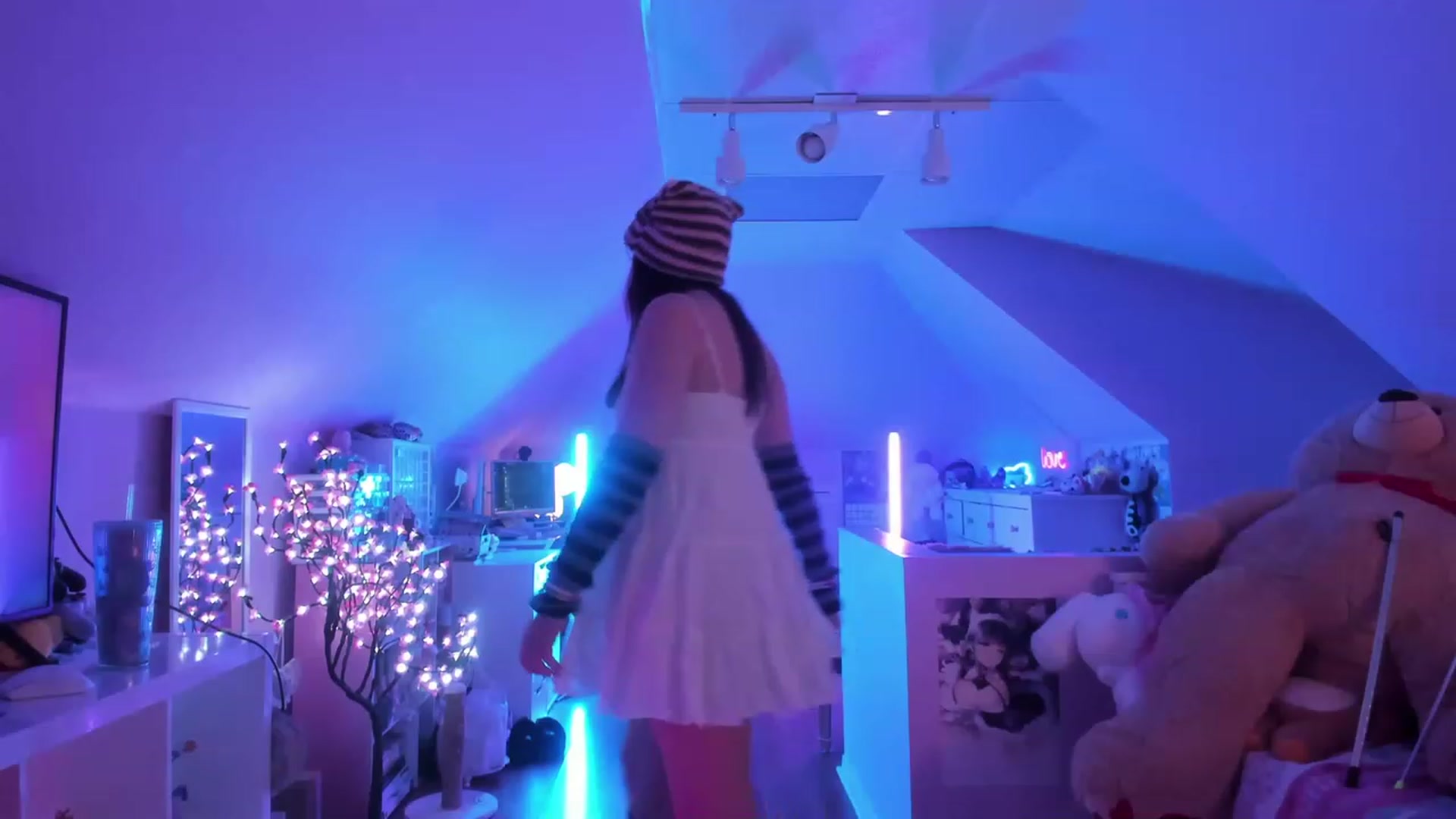 Gallery image thumbnail from SugaryBunny's myfreecams stream on, 04/21/2023, 24:01 image 18 of 20