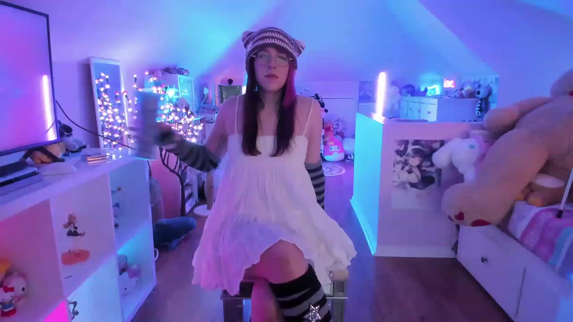 Gallery image thumbnail from SugaryBunny's myfreecams stream on, 04/21/2023, 24:01 image 5 of 20