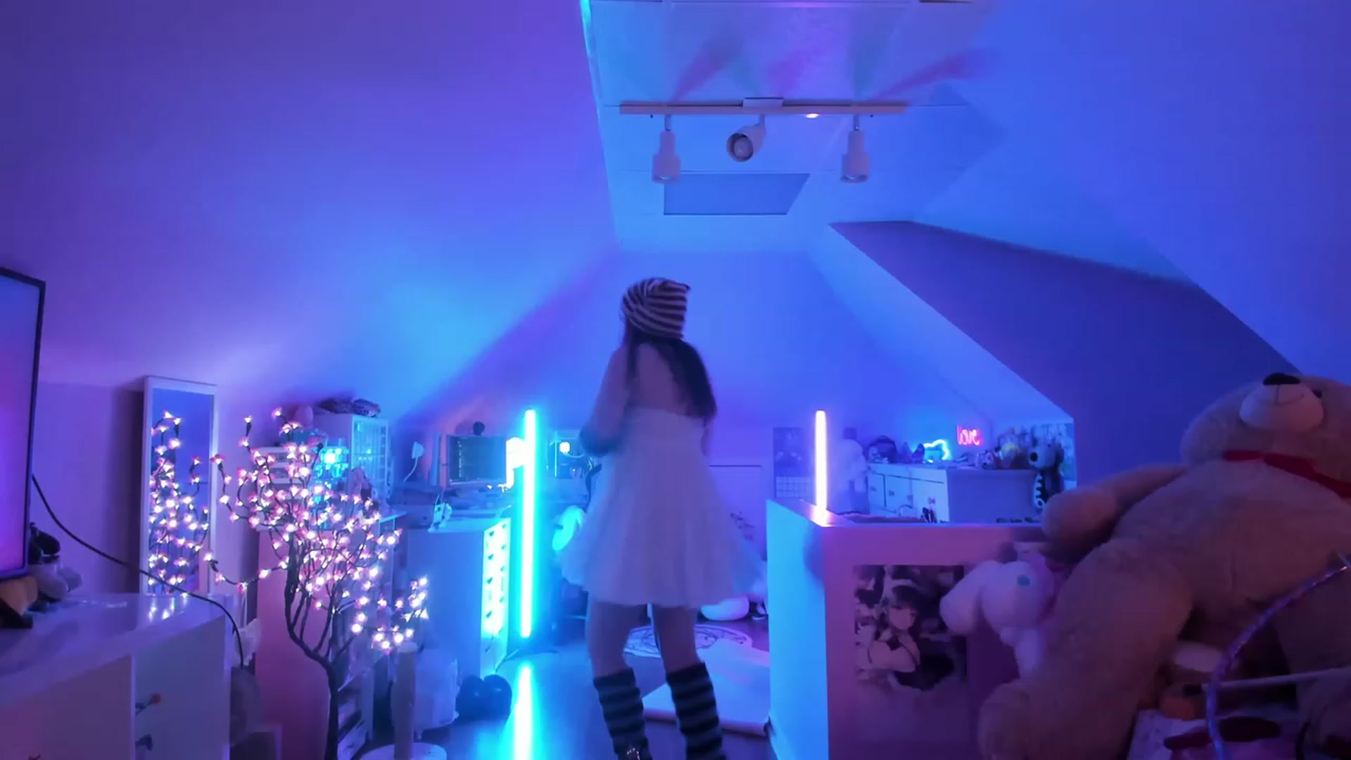 Gallery image thumbnail from SugaryBunny's myfreecams stream on, 04/21/2023, 01:08 image 15 of 20