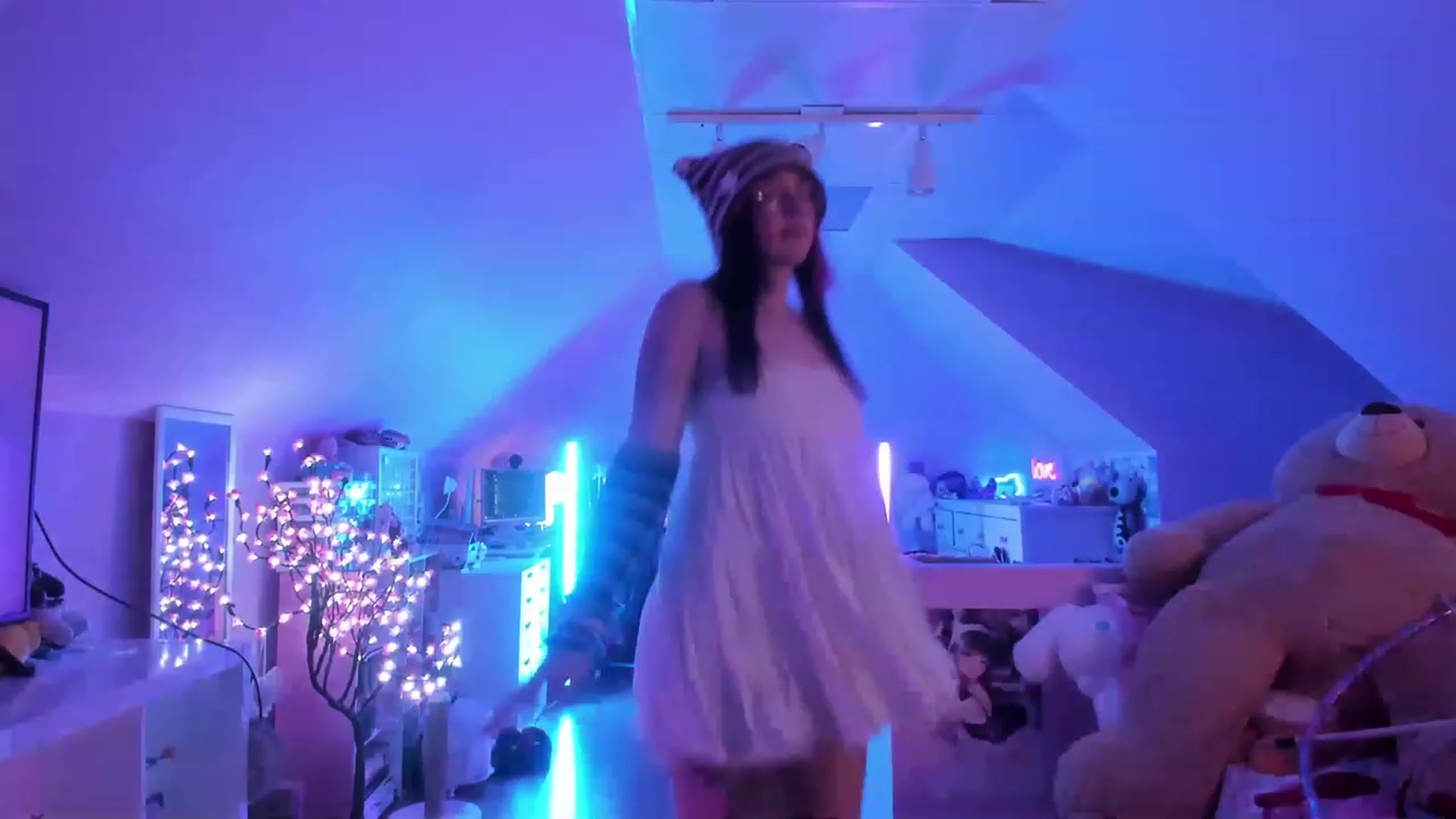 Gallery image thumbnail from SugaryBunny's myfreecams stream on, 04/21/2023, 01:08 image 14 of 20