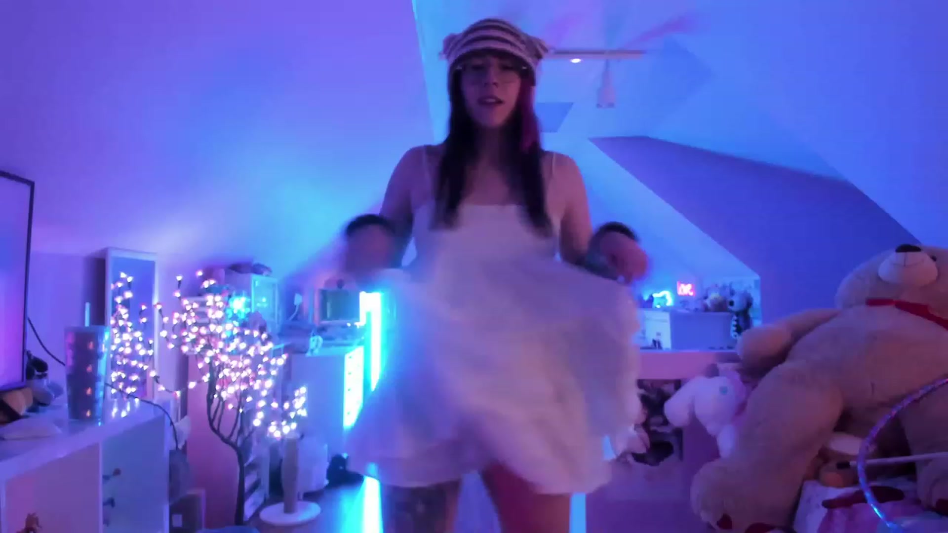 Gallery image thumbnail from SugaryBunny's myfreecams stream on, 04/21/2023, 01:08 image 10 of 20