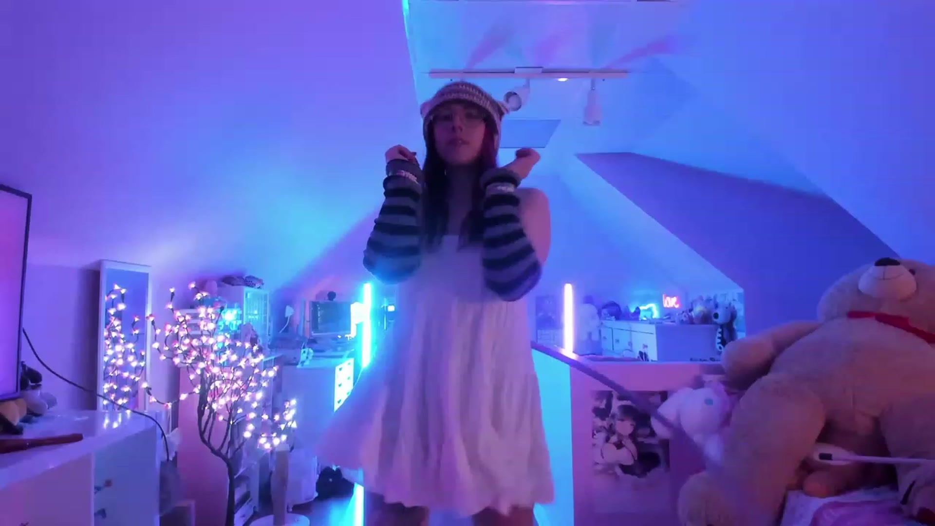Gallery image thumbnail from SugaryBunny's myfreecams stream on, 04/21/2023, 01:08 image 18 of 20