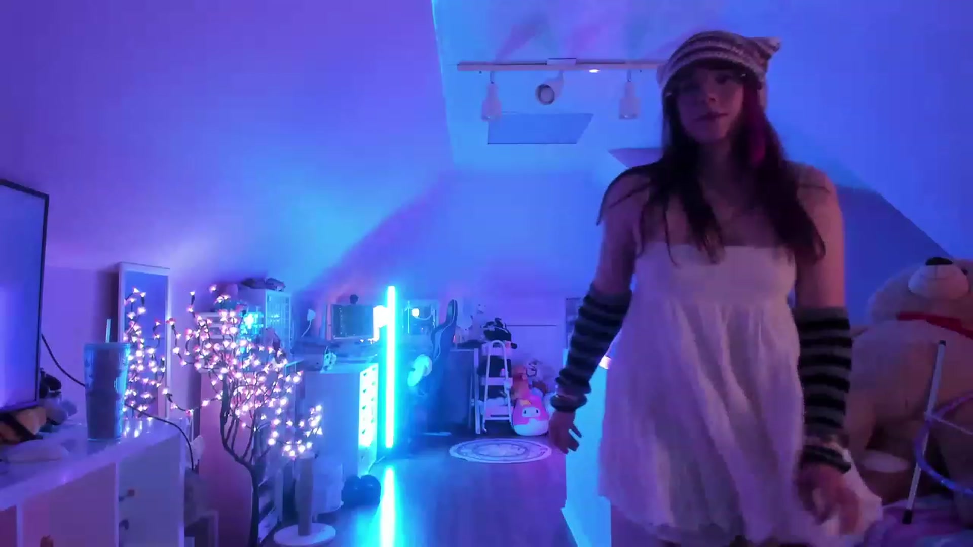 Gallery image thumbnail from SugaryBunny's myfreecams stream on, 04/21/2023, 01:08 image 2 of 20