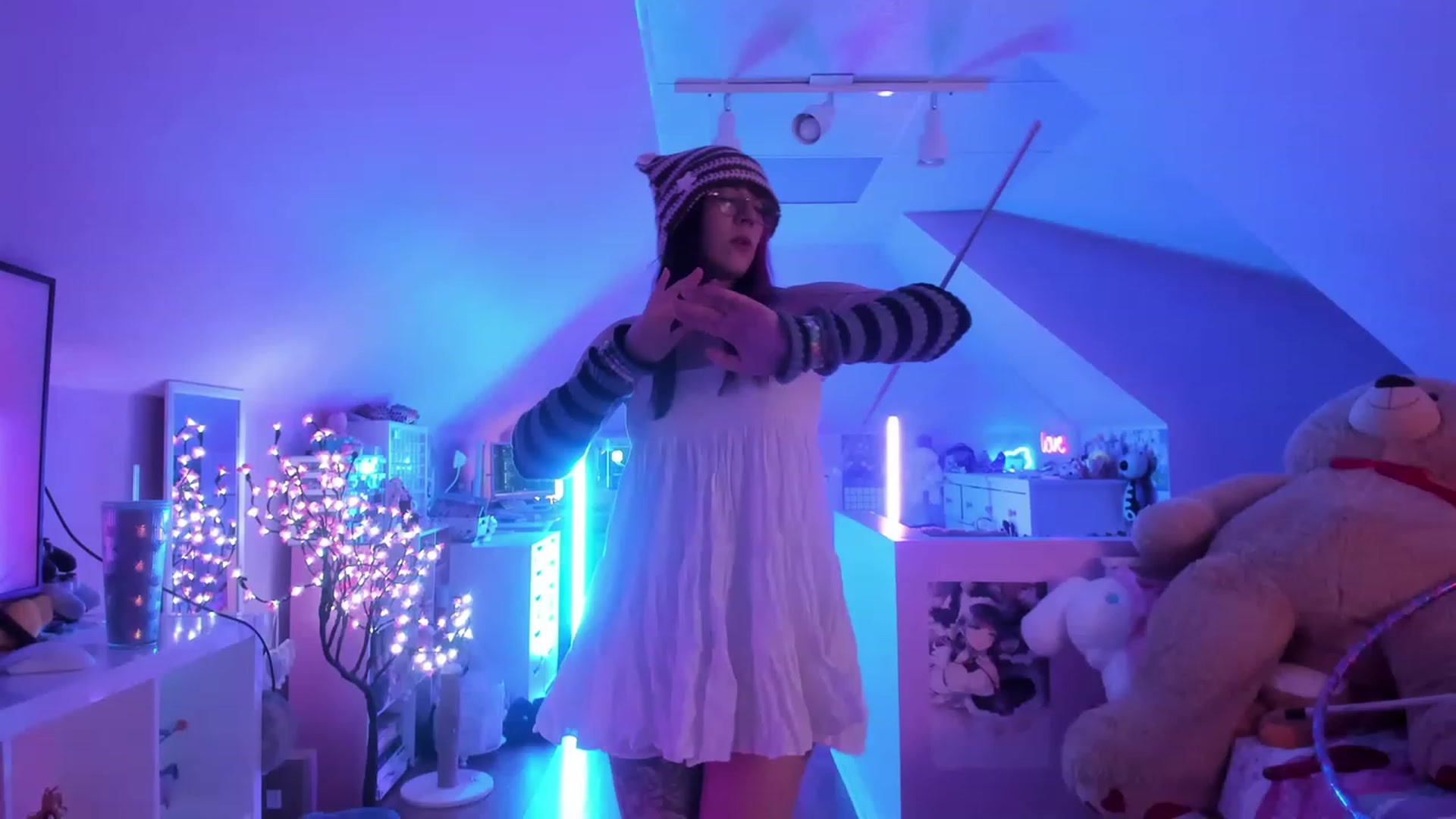 Gallery image thumbnail from SugaryBunny's myfreecams stream on, 04/21/2023, 01:08 image 12 of 20