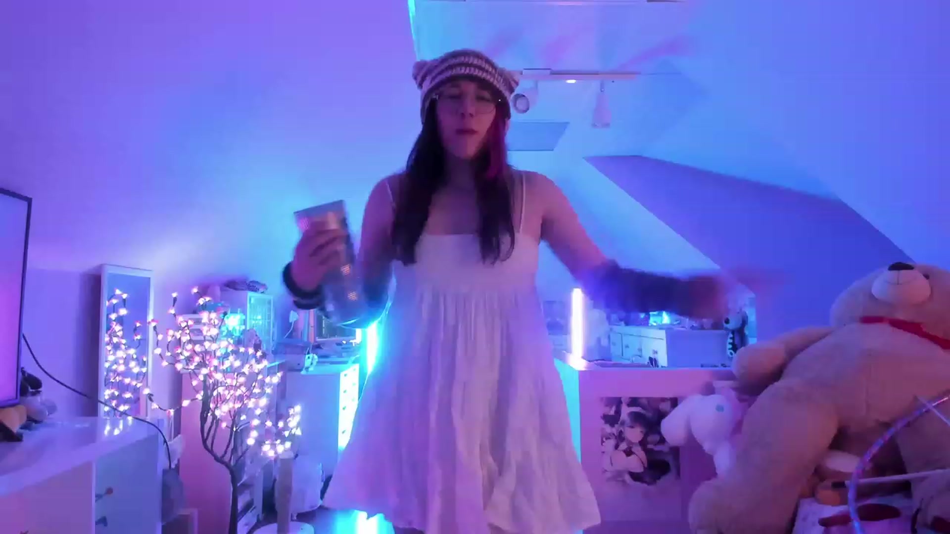 Gallery image thumbnail from SugaryBunny's myfreecams stream on, 04/21/2023, 01:08 image 16 of 20