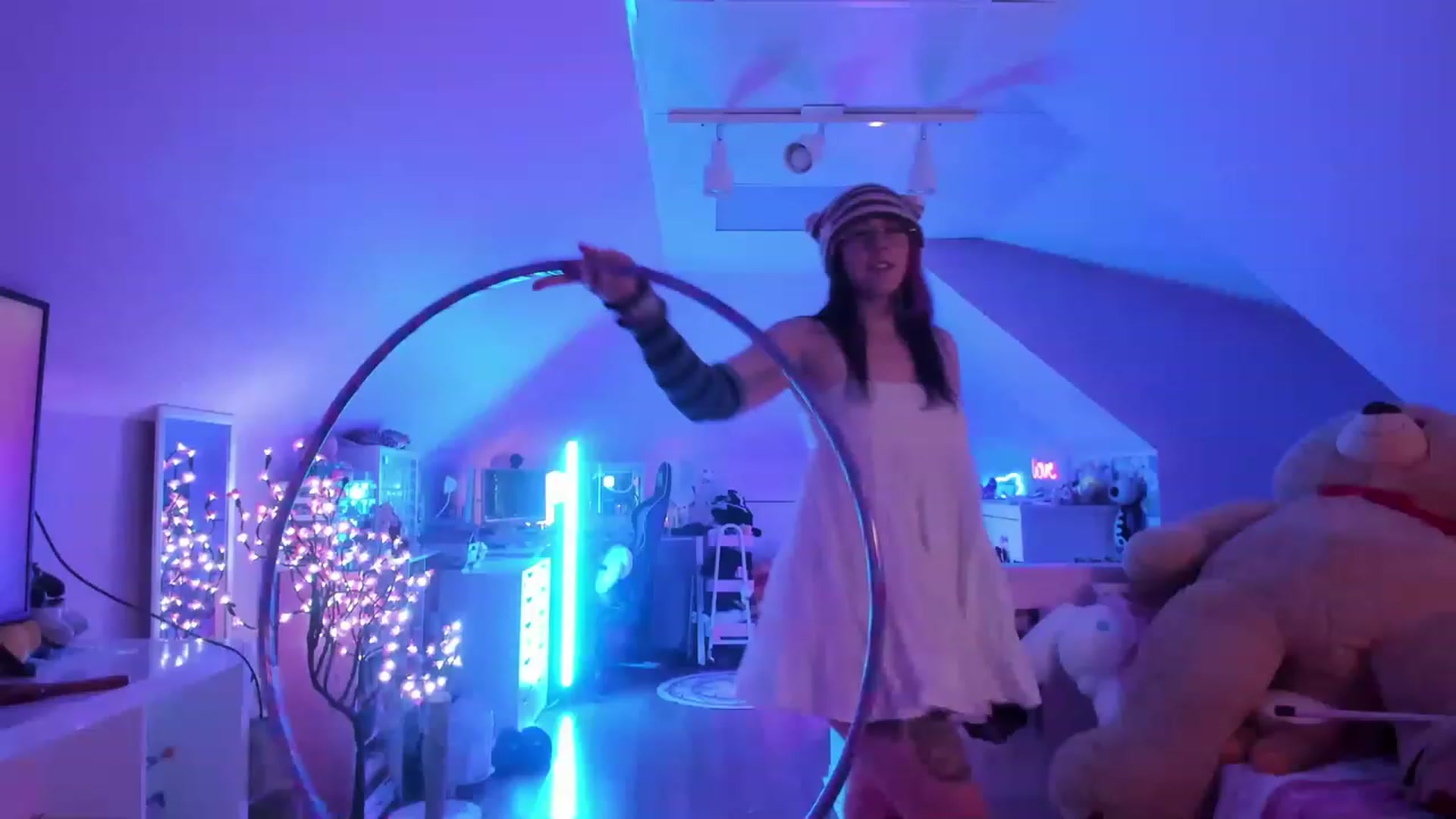 Gallery image thumbnail from SugaryBunny's myfreecams stream on, 04/21/2023, 01:08 image 19 of 20