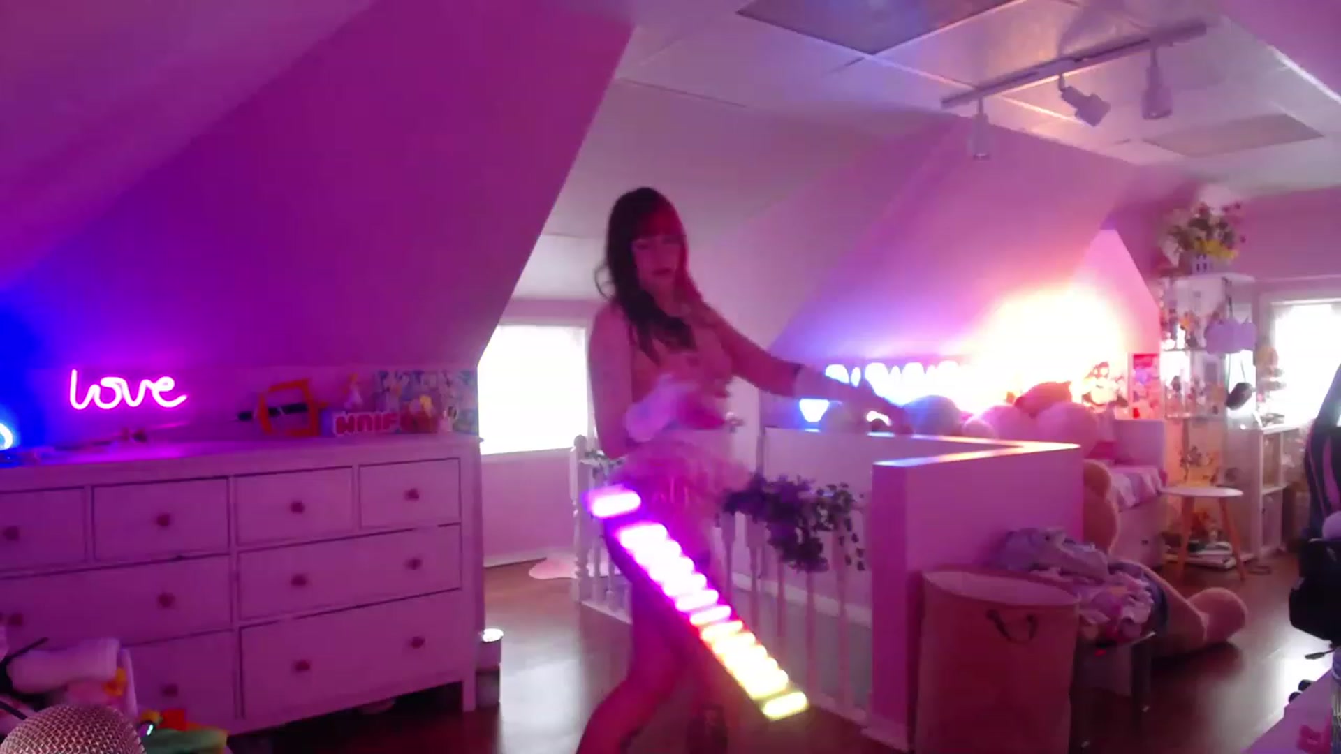 Gallery image thumbnail from SugaryBunny's myfreecams stream on, 04/25/2023, 23:28 image 4 of 20