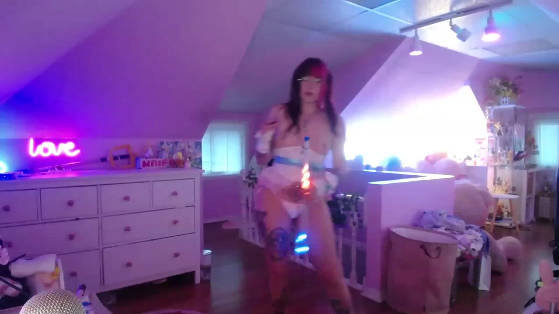 Gallery image thumbnail from SugaryBunny's myfreecams stream on, 04/26/2023, 24:18 image 15 of 20