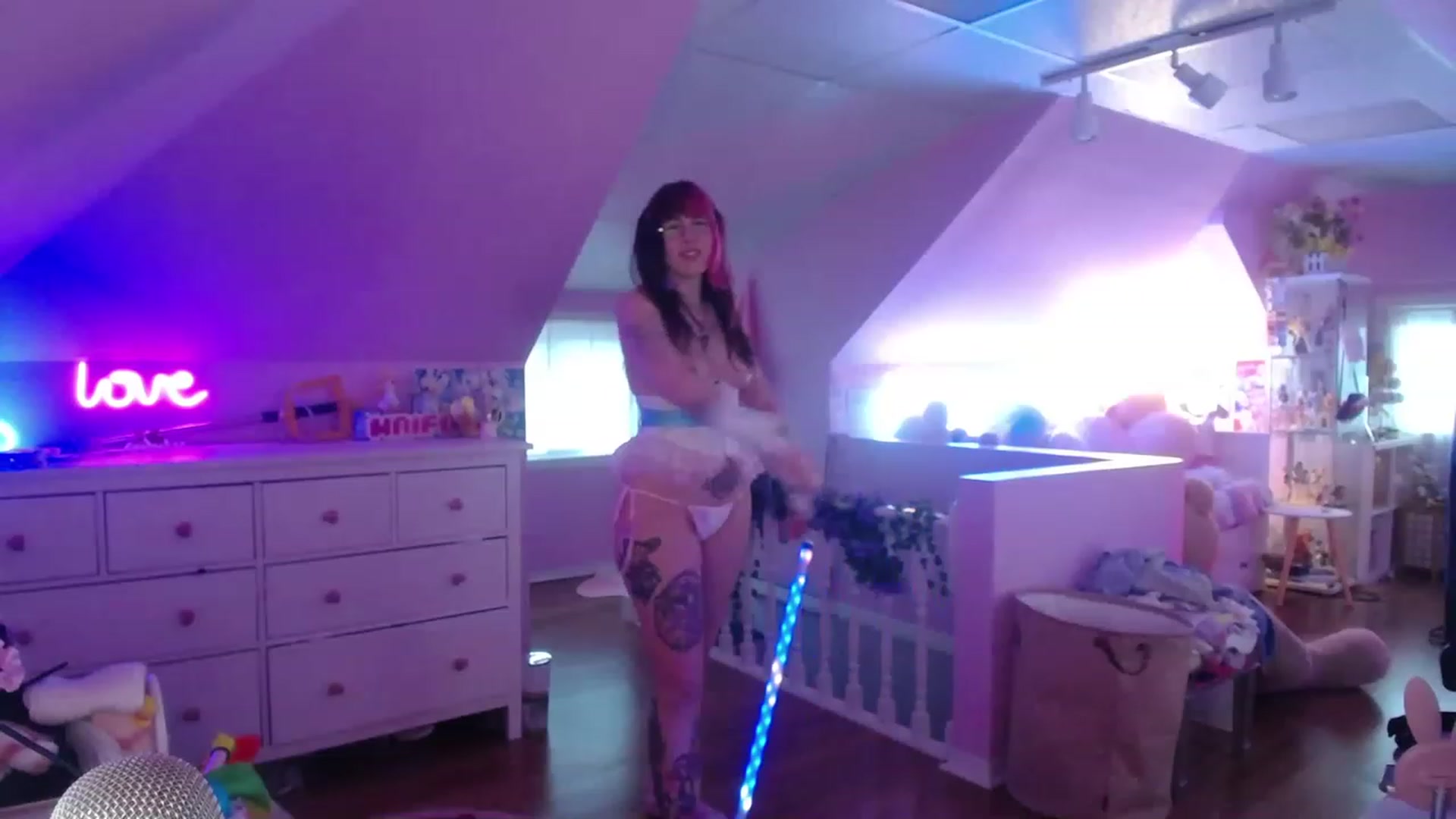 Gallery image thumbnail from SugaryBunny's myfreecams stream on, 04/26/2023, 24:18 image 1 of 20